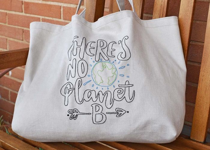 Nachhaltige Shopper-Tasche mit Stickerei no planet b