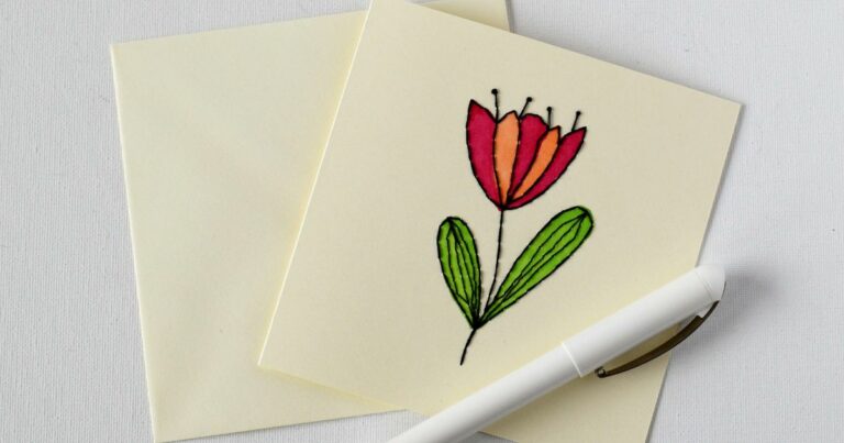 Handgestickte Karten mit floraler Stickerei